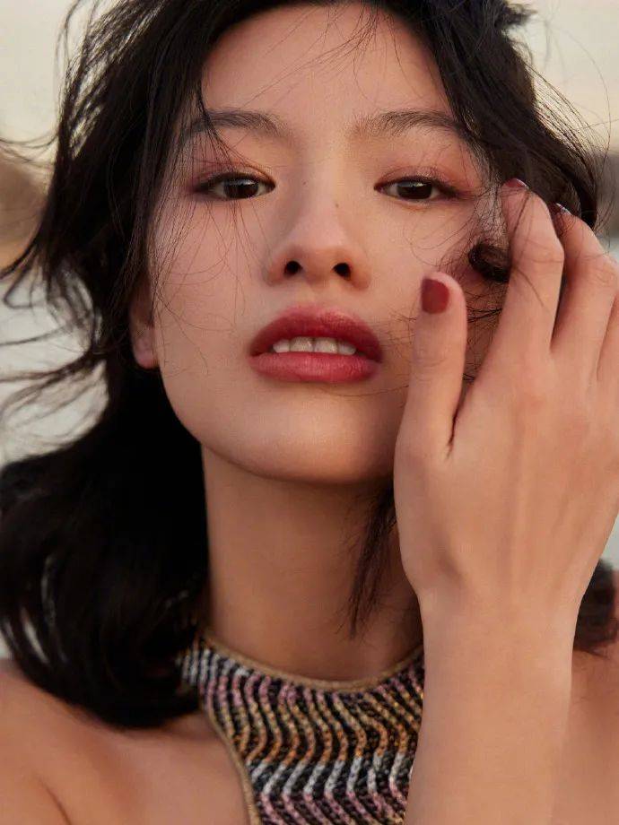 刚出镜品牌全新一季腕表全球广告,jennie又以最新一季2024年春夏高级