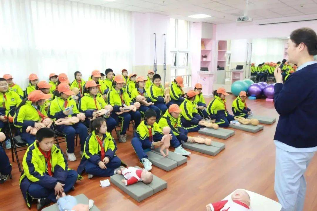 感恩母爱探索生命之源沧州市车站小学三八国际劳动妇女节实践体验活动