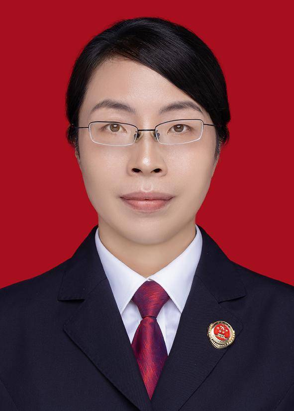 3女,中山市第二人民法院刑事审判庭副庭长,审判员,一级法官钟春连2女