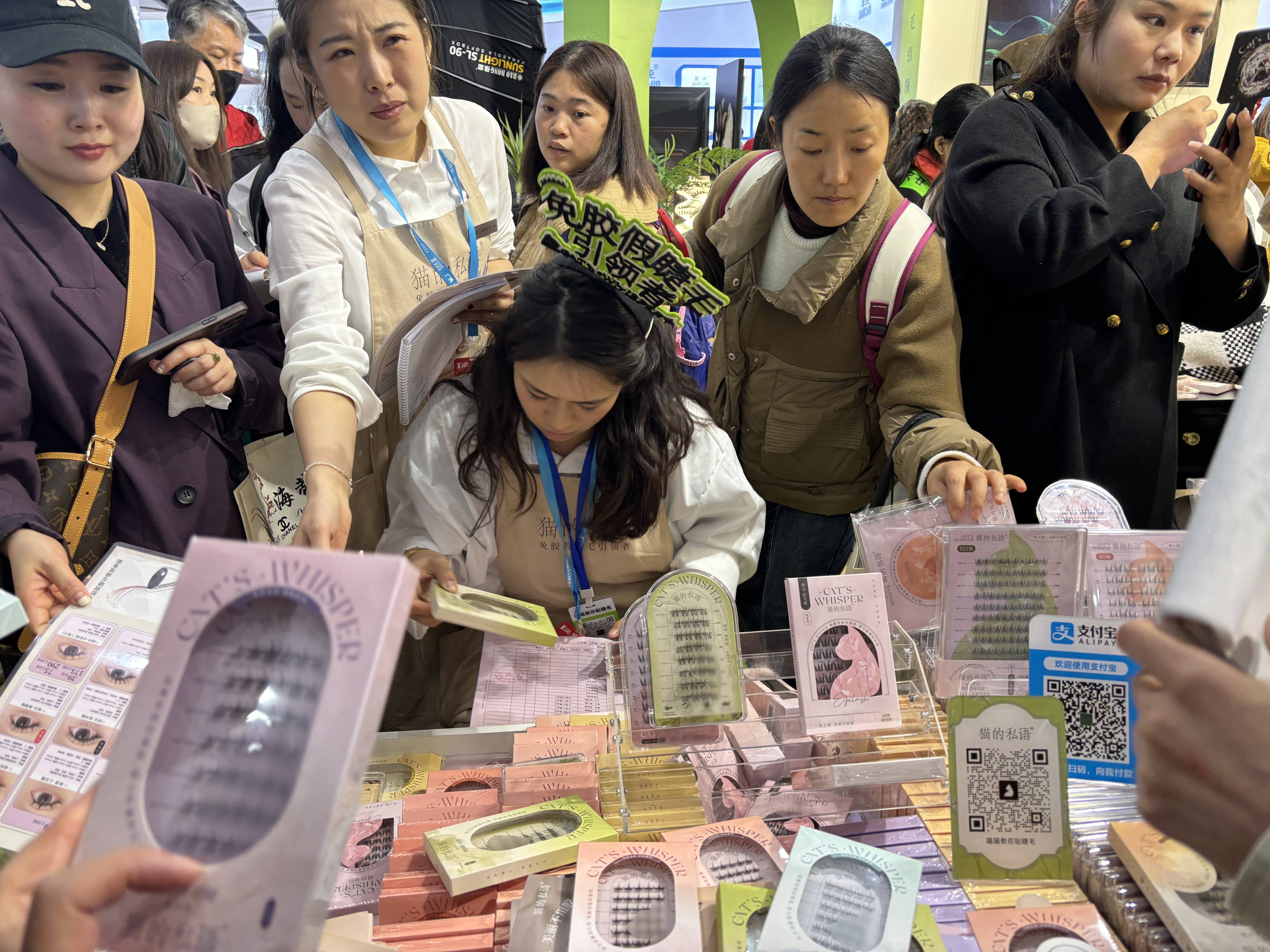 第63届广州美博会今日开幕_美容_美甲_仪器