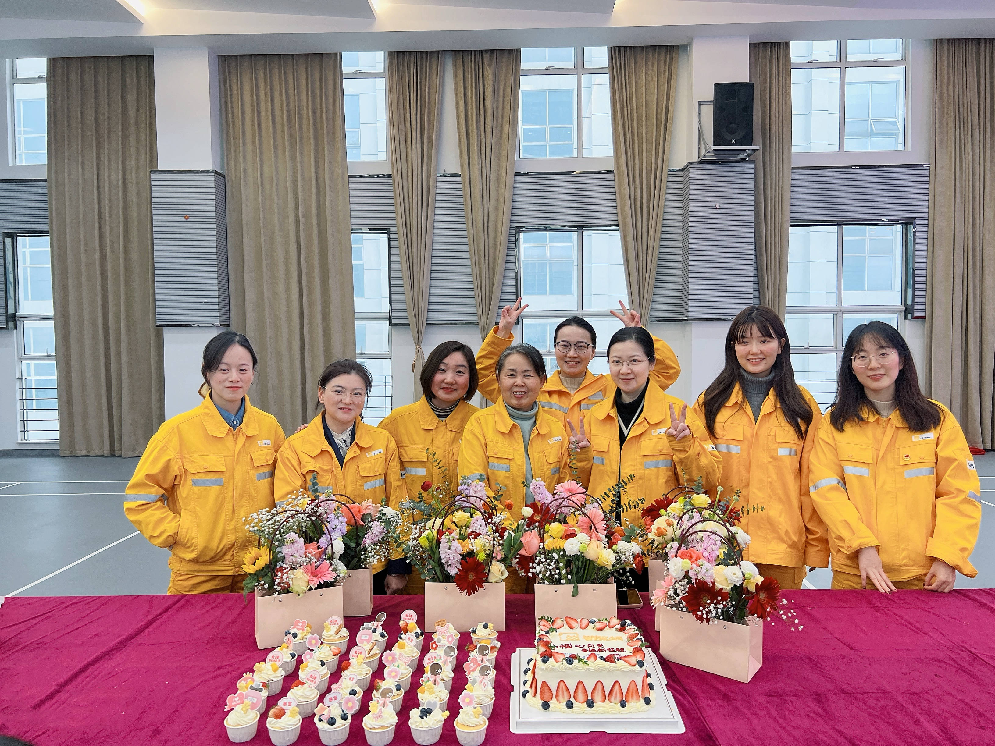 电力女工三八妇女节图片