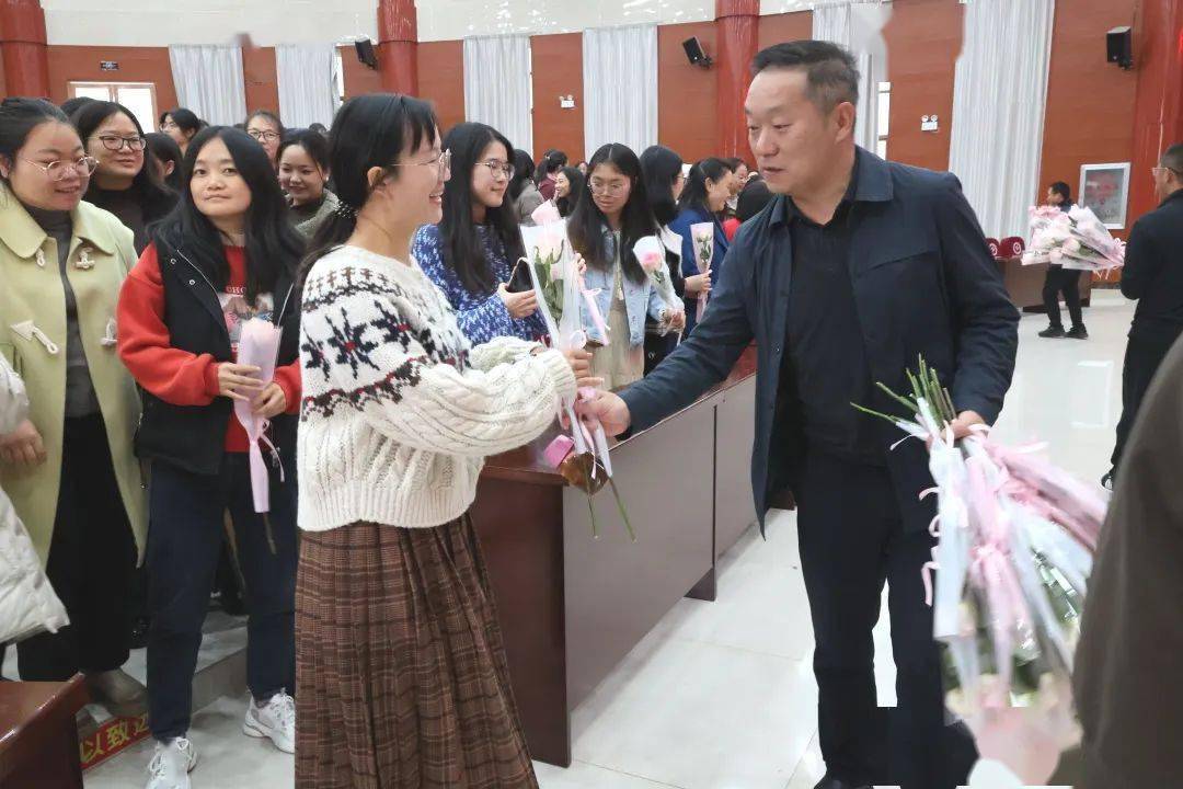 三八特辑泸西县各学校积极开展丰富多彩的三八国际妇女节庆祝活动二