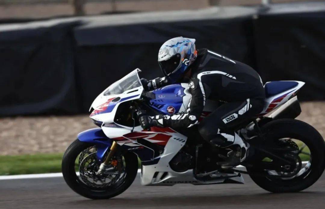 本田cbr 1000 rr-r sp 30th 仅剩一台可定!_搜狐汽车_搜狐网