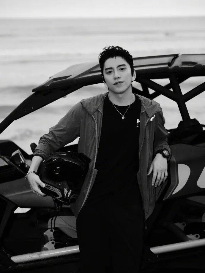 心机小花拉踩闺蜜章若楠买黑热搜王大陆剧组换女友田曦薇翻车了姨太