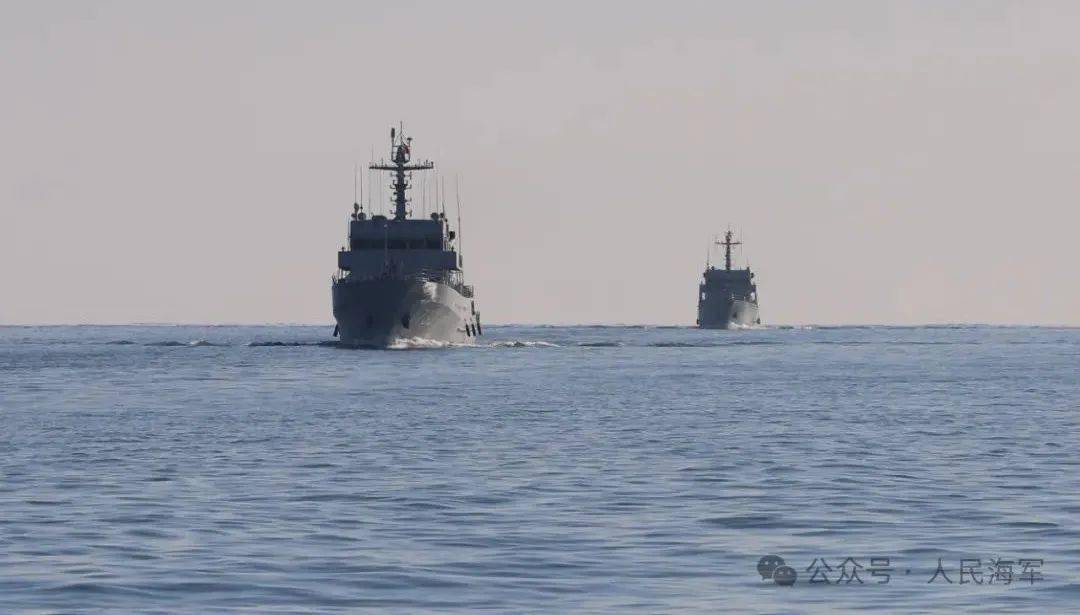 "雷达战位率先发现目标无棣舰枪炮战位及时调整舰炮方向锁定目标后