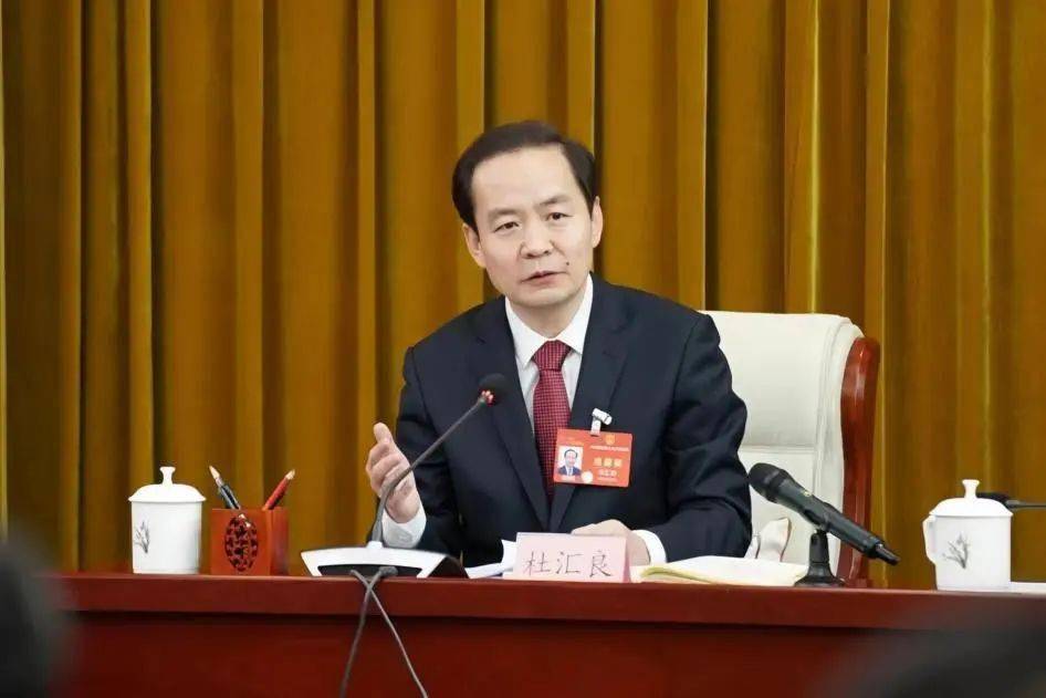 两会见文杜汇良代表擦亮鄂尔多斯暖城名片推进文旅业态创新