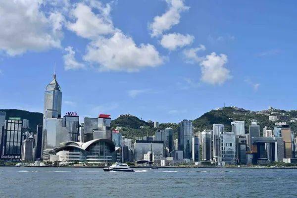 港澳代表委员融入国家发展大局港澳发展更添动力