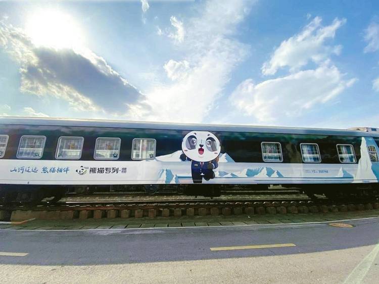 开启"铁路 客轮"新模式 "熊猫专列"换装后首次上线运行_旅客_旅游