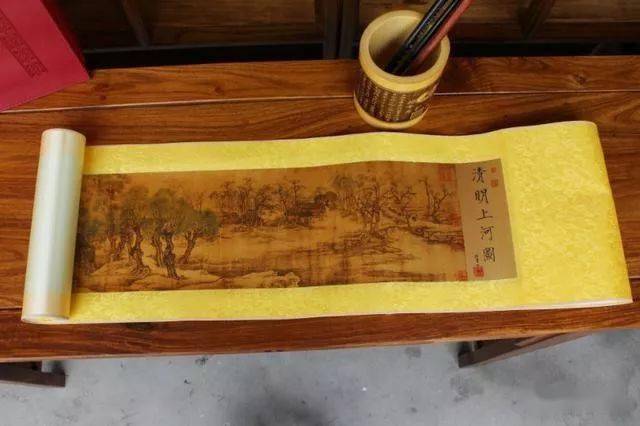 阿姨拿着假收藏品去拍卖明摆着人家骗她前期费用