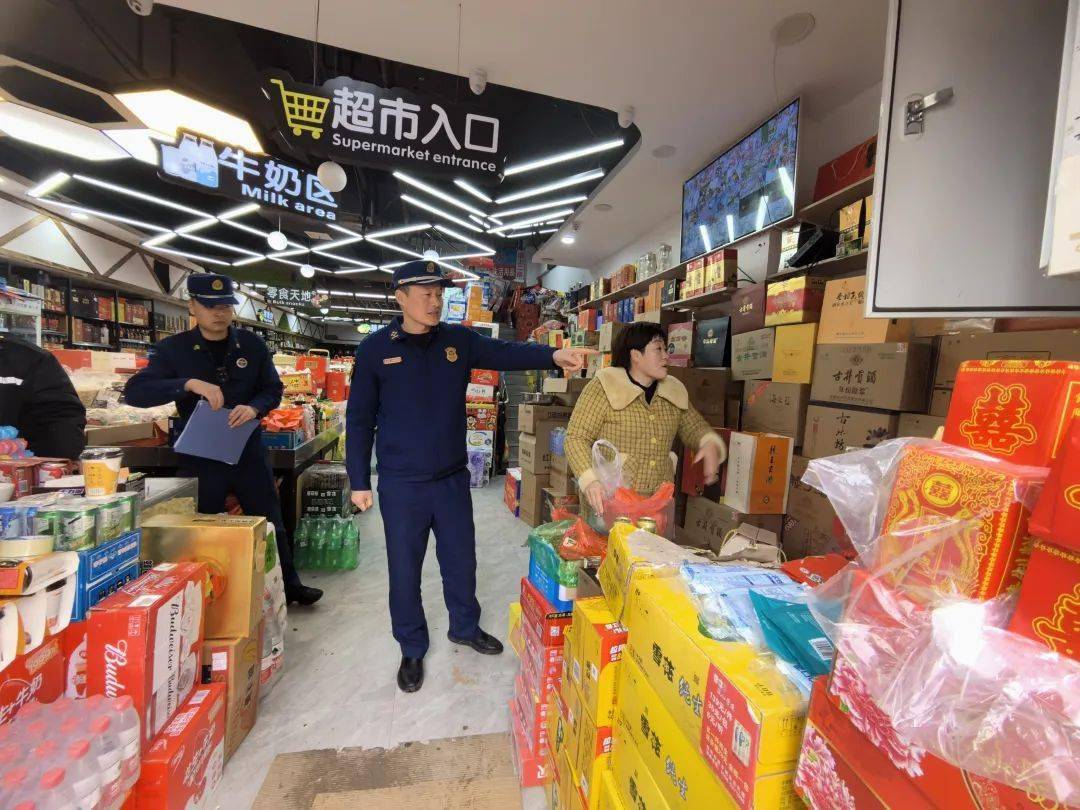 安徽省家家悦超市有限公司亳州蒙城分公司疏散通道堆放杂物;安全出口