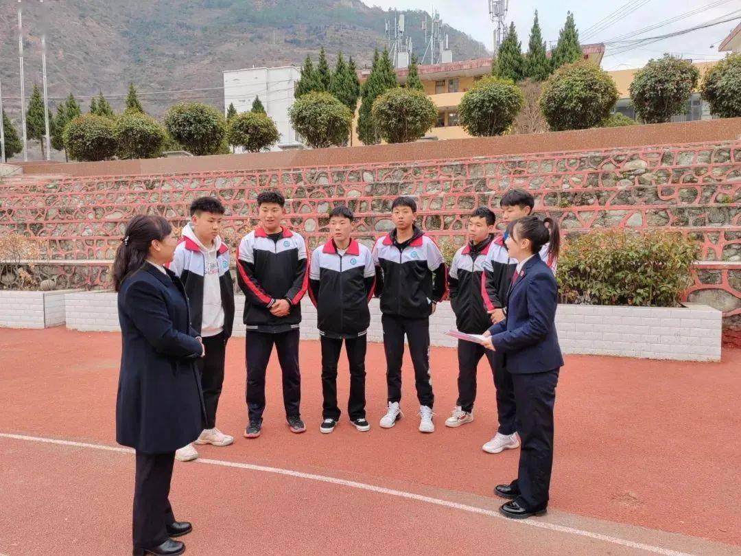 泸定县人民检察院开学第一课 普法行75丹巴县人民检察院联合市场