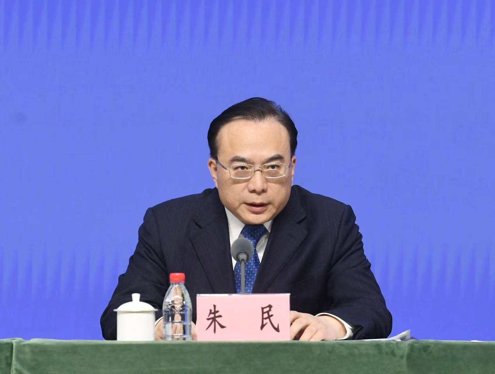 曹磊 摄朱民介绍说,总体上看,上海服务消费呈现以下五方面特点:一是