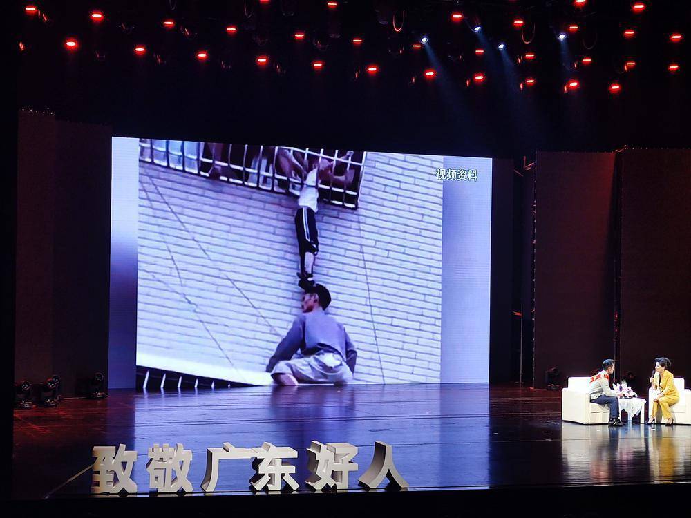 组建凤凰涅槃艺术团回馈社会,用坚韧和执着践行着生命之