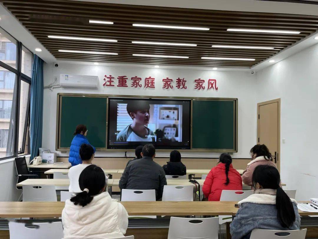 新罗区举办"为家赋能 相伴成长"家庭教育交流讲座