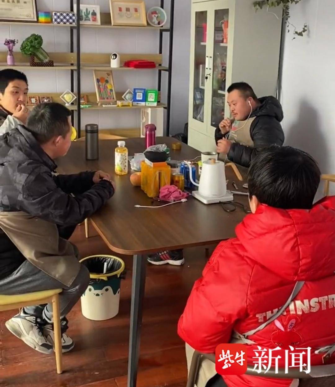 【视频】退役举重冠军季辉回家乡南通开不赢利洗车店,帮唐氏综合征青