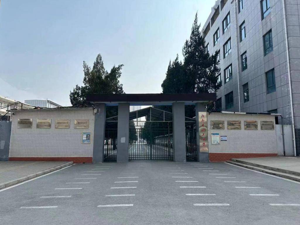 淮南洞山中学北校区图片