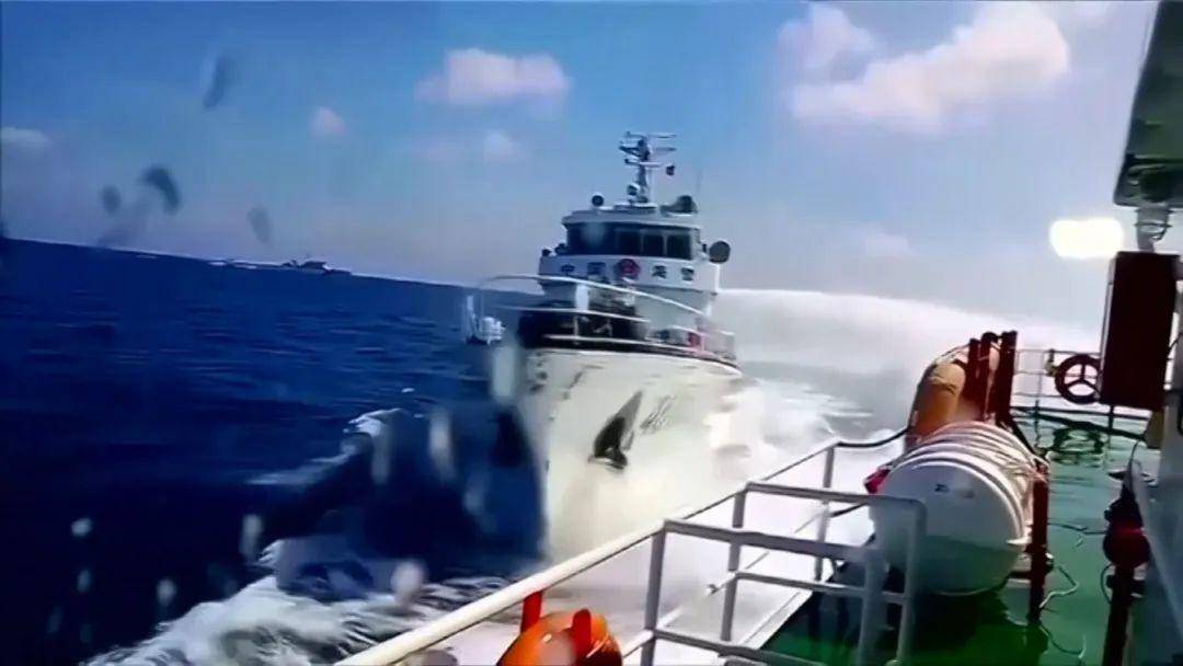 中菲南海摩擦再起美记者为何恰巧在菲律宾船上拍摄到冲突画面
