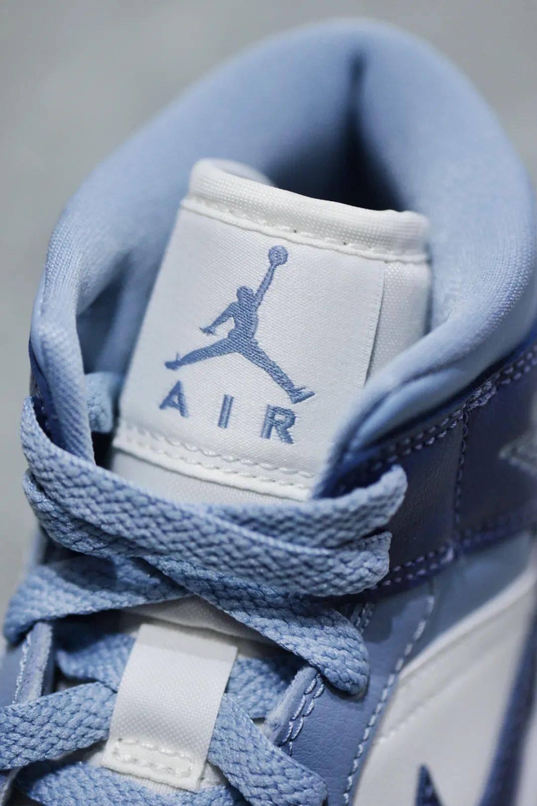 wmnsairjordan1middiffusedbluesoar限量发售