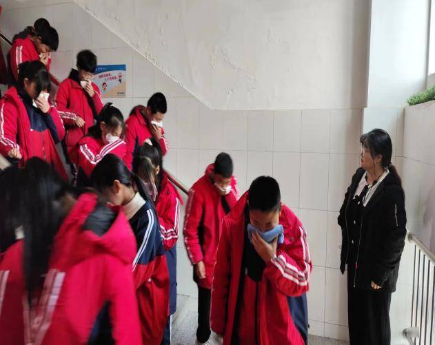 全环境立德树人防患未然警钟长鸣夏津县第八中学2024年春季消防疏散