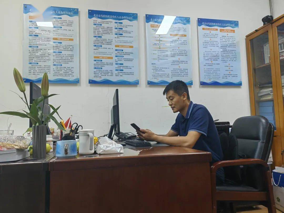 张志峰助残之路用爱心点亮视障世界