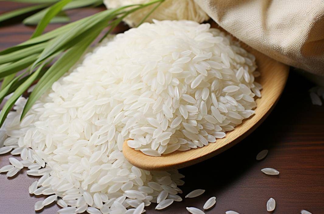 粳米粳米的米粒通常为椭圆形或圆形,米粒丰满而肥厚,横断面近似圆形