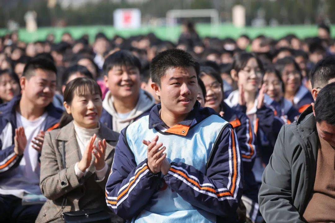 以心为剑 指点苍穹|日照实验高中举行高三一轮考试总结表彰暨励志报告