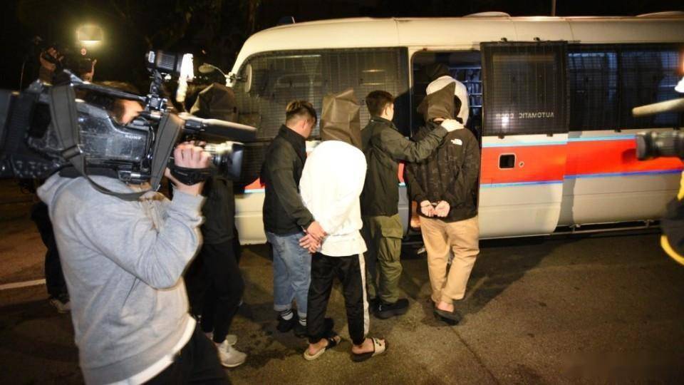 屯元天三宗截车砍人案17人被捕港警酒吧麻将馆高调查牌挫黑帮气焰