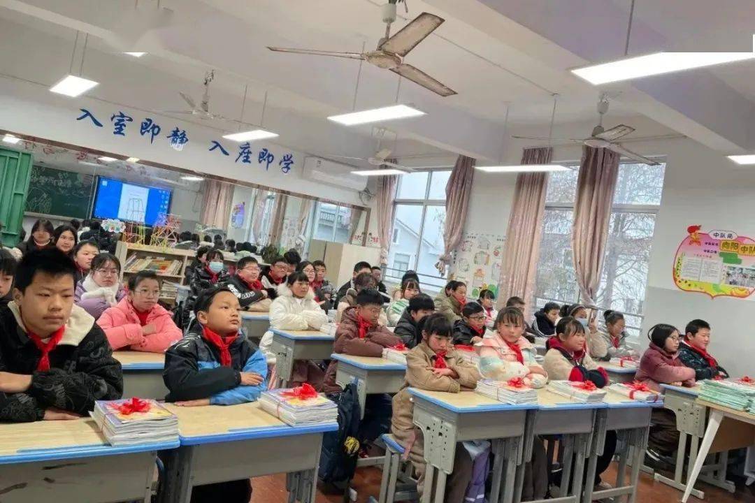 07天台县平桥镇新中小学开学第一课是教育的重要环节,也是对学生进行
