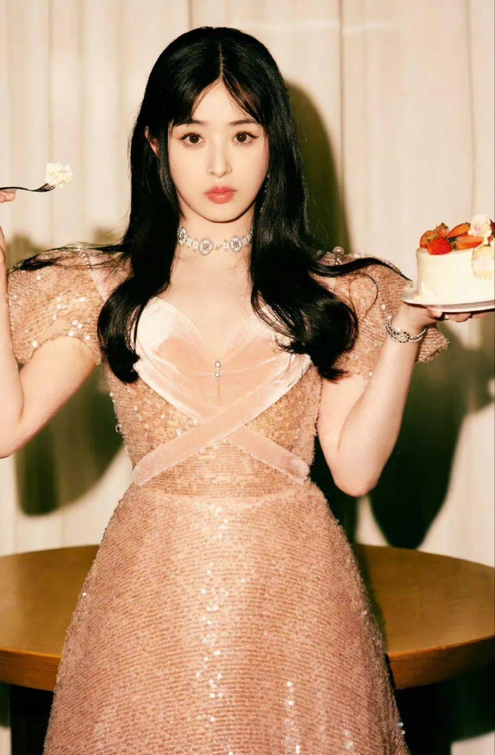 朱一龙隐婚的瓜?张含韵二婚?孙怡为男友抛弃女儿?雷佳音截胡沈腾?