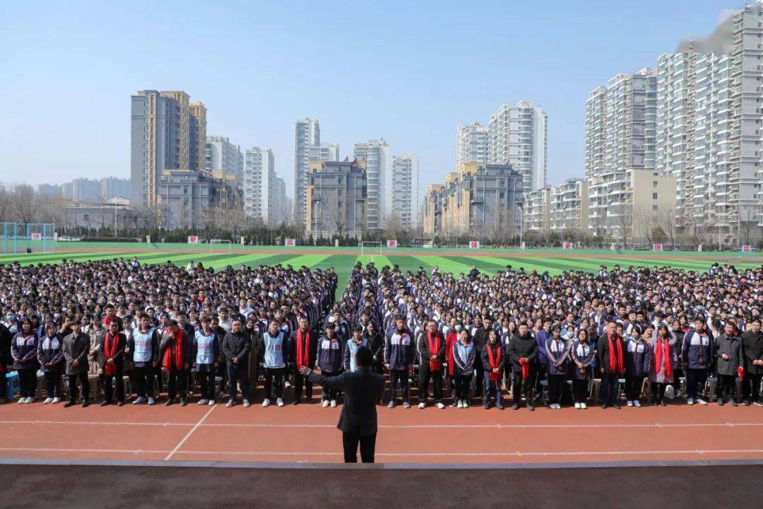 以心为剑指点苍穹日照实验高中举行高三一轮考试总结表彰暨励志报告会