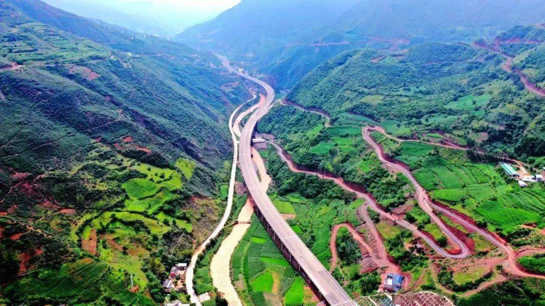 2%,是国高网g5612大理至临沧高速公路首段,也是"长江经济带"与"一带一