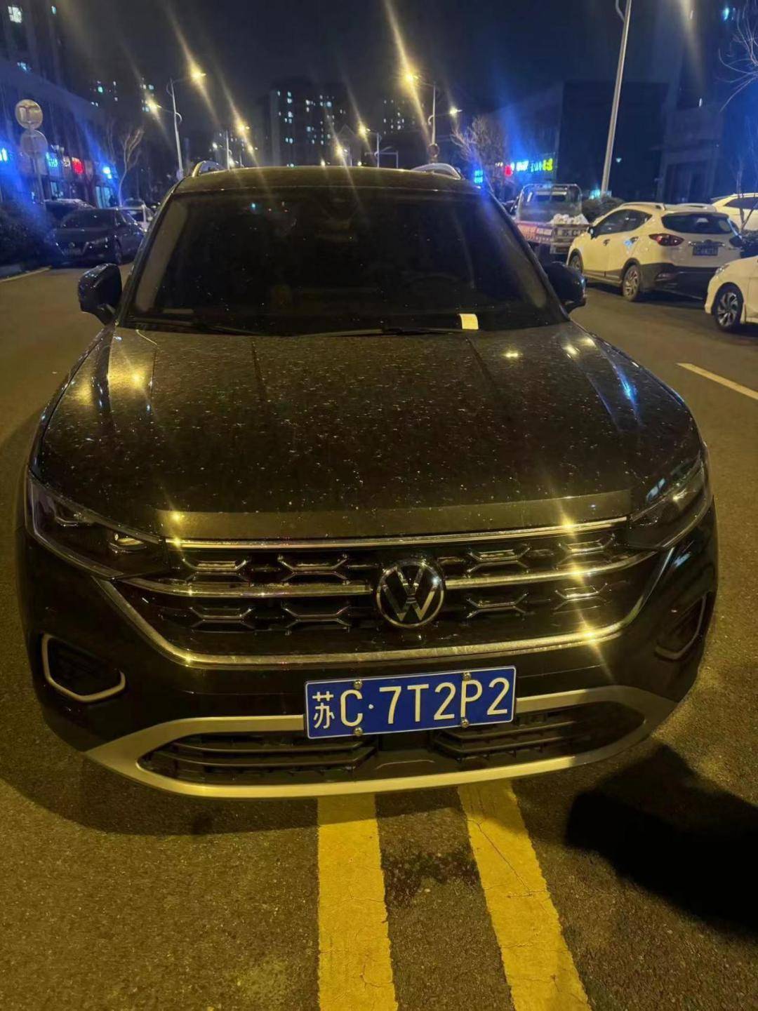 道路中央占用机动车道违法停车违法车辆:苏ck51s0违法地点:云台路违法