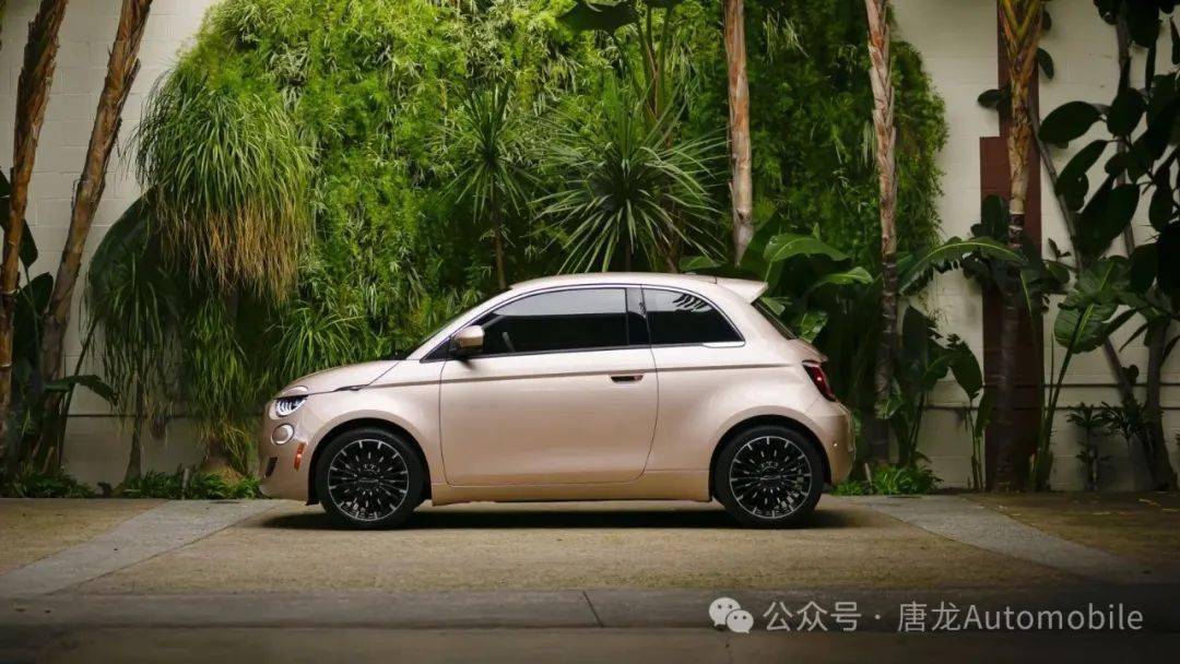 【意大利钢炮新车】2024年菲亚特500e为玫瑰金和动感音乐的粉丝增加了