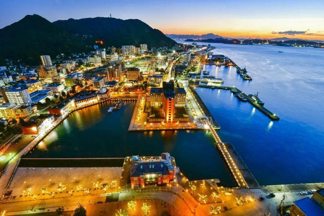 洋溢怀旧风情的门司港:品味古今建筑魅力之旅_历史_日本_海峡