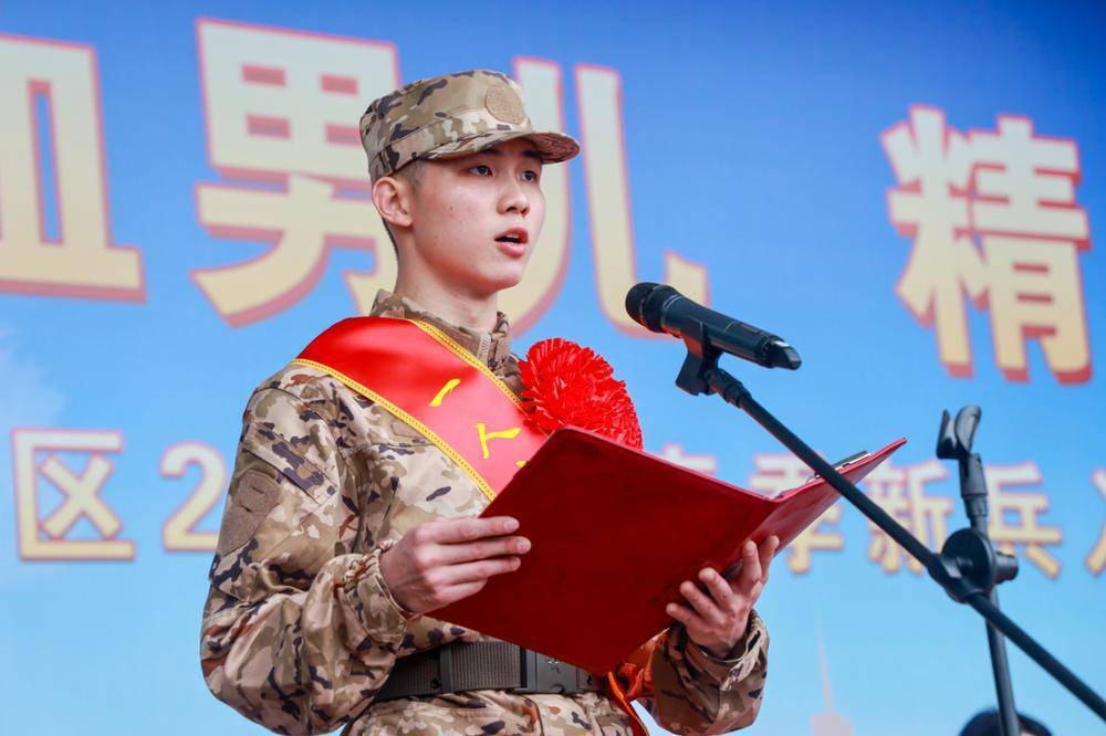 沐荣光启新程广州越秀153名新兵奔赴军营