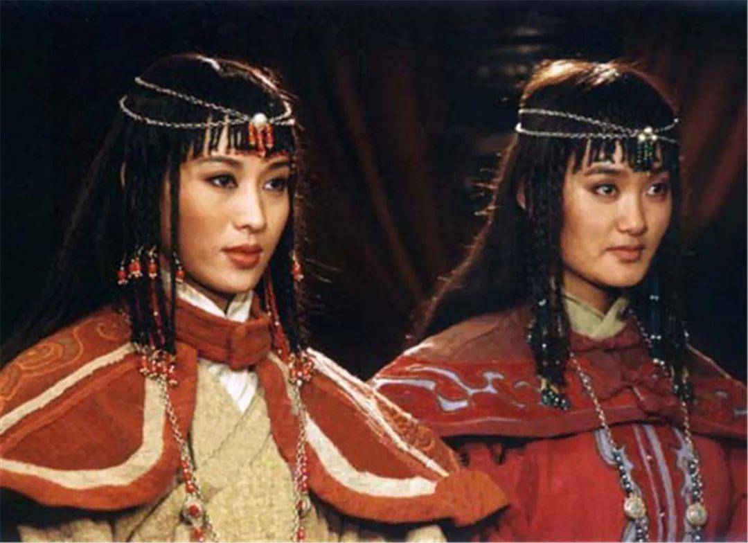 制片人还打趣道:剧中有4位扮演成吉思汗妃子的女演员,拍戏时才20多岁