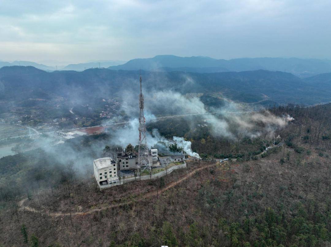 林业,森警,交警,环卫等部门在咸宁市潜山国家森林公园开展森林火灾