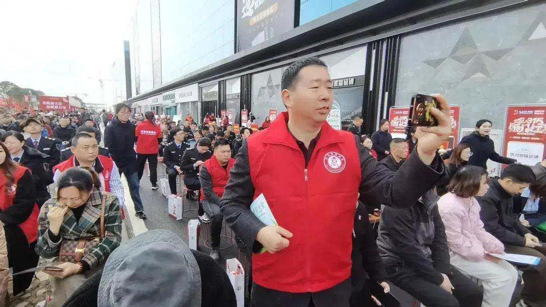 宣誓人:张清龙,陈海清等八,积极履行承诺,扬我天岳商誉.