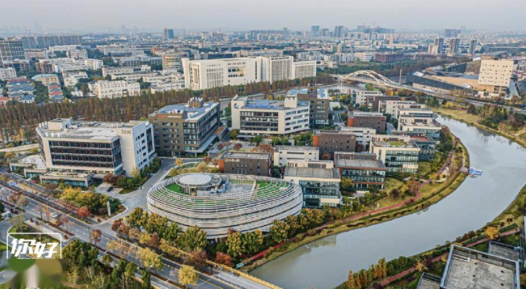 智能岛北门10:30-10:4874项目整体效果图此地紧邻张江城市副中心,与