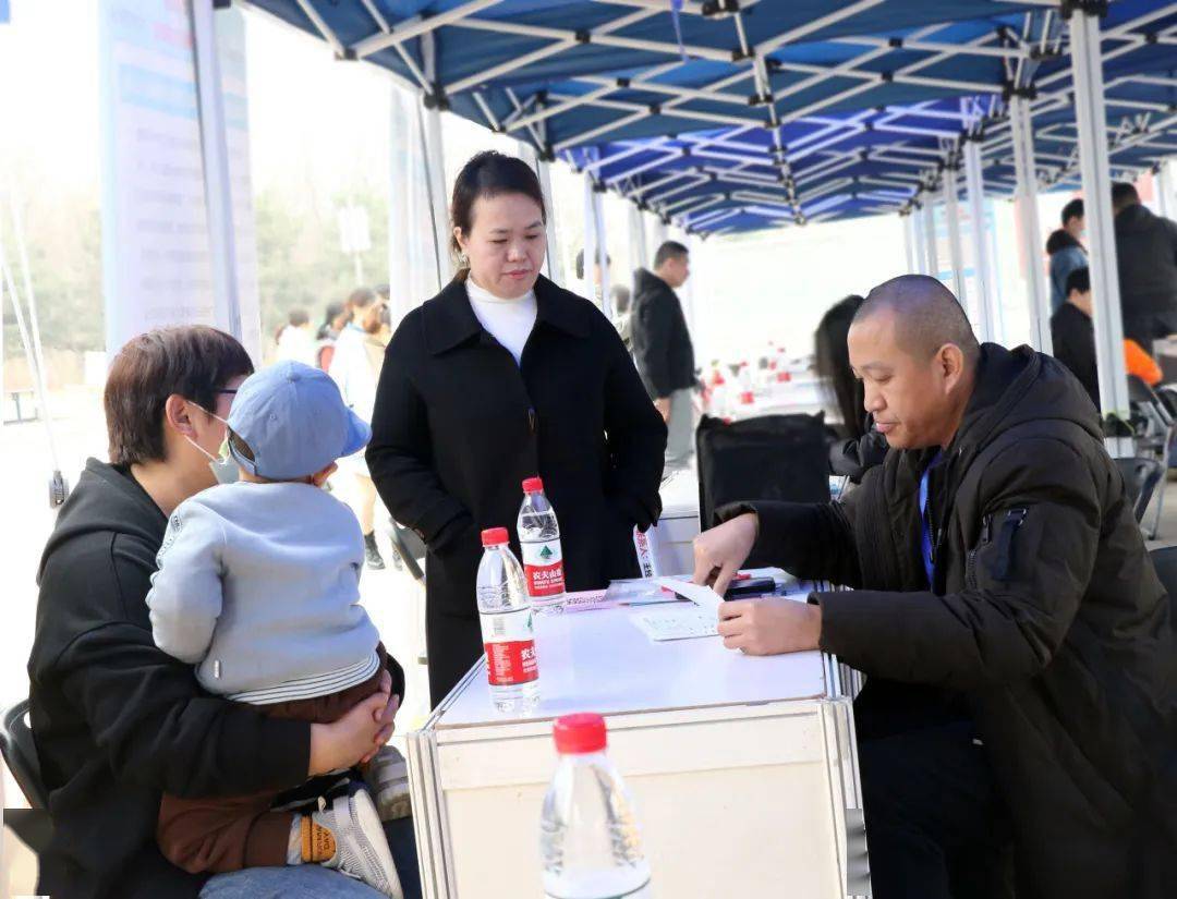 招聘会现场,来自通州区,三河市,大厂县,香河县的62家企业带来1127