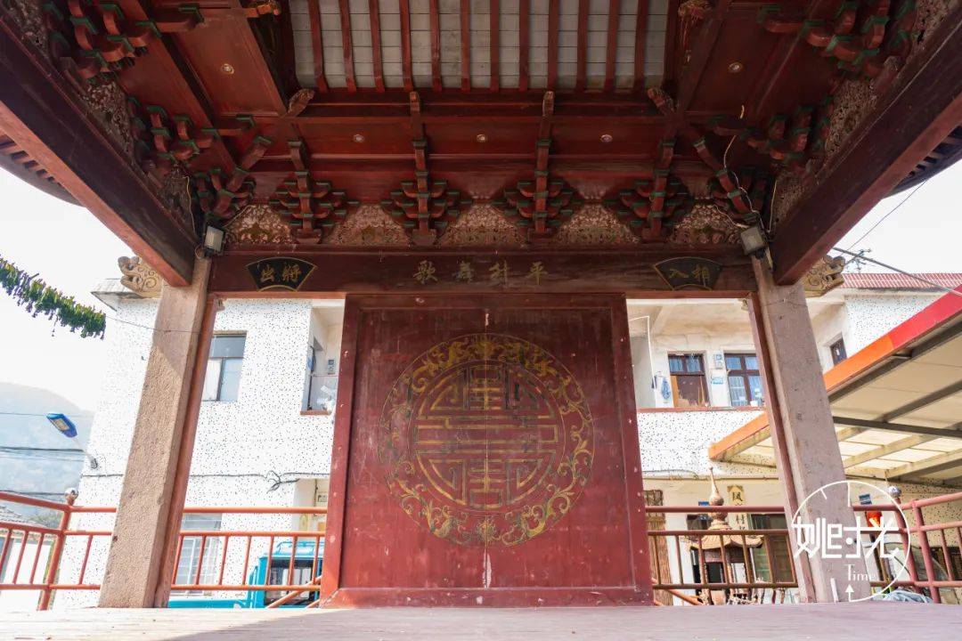 因为他余姚这间大庙香火鼎盛在旁边竟然还发现了