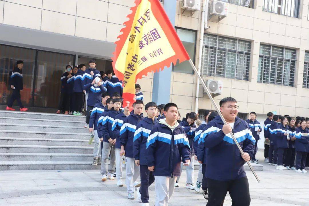 衢州市兴华中学校服图片