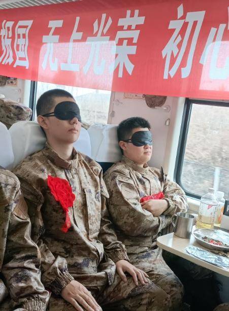 "老兵"列车长唱响军歌送新兵_赵岩为_运输_工作