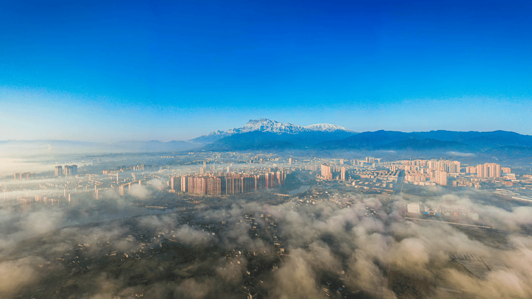 一次天崩地裂,铸就世界奇观:峨眉山玄武岩是这样形成的!