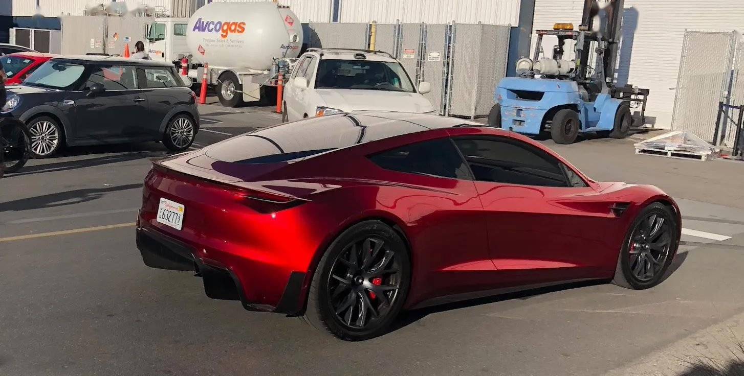 马斯克:下一代特斯拉 roadster 配备火箭技术,将超越