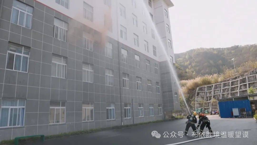 安全生产打非治违专项行动望谟县人民医院开展消防安全疏散逃生演练