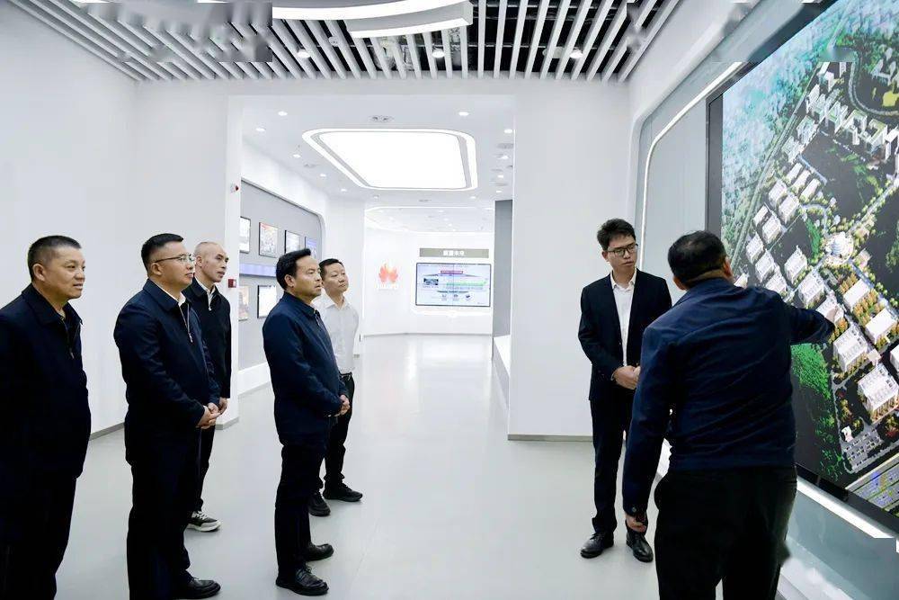 陈昌旭在兴义市义龙新区和普安县宣讲全国两会精神并调研