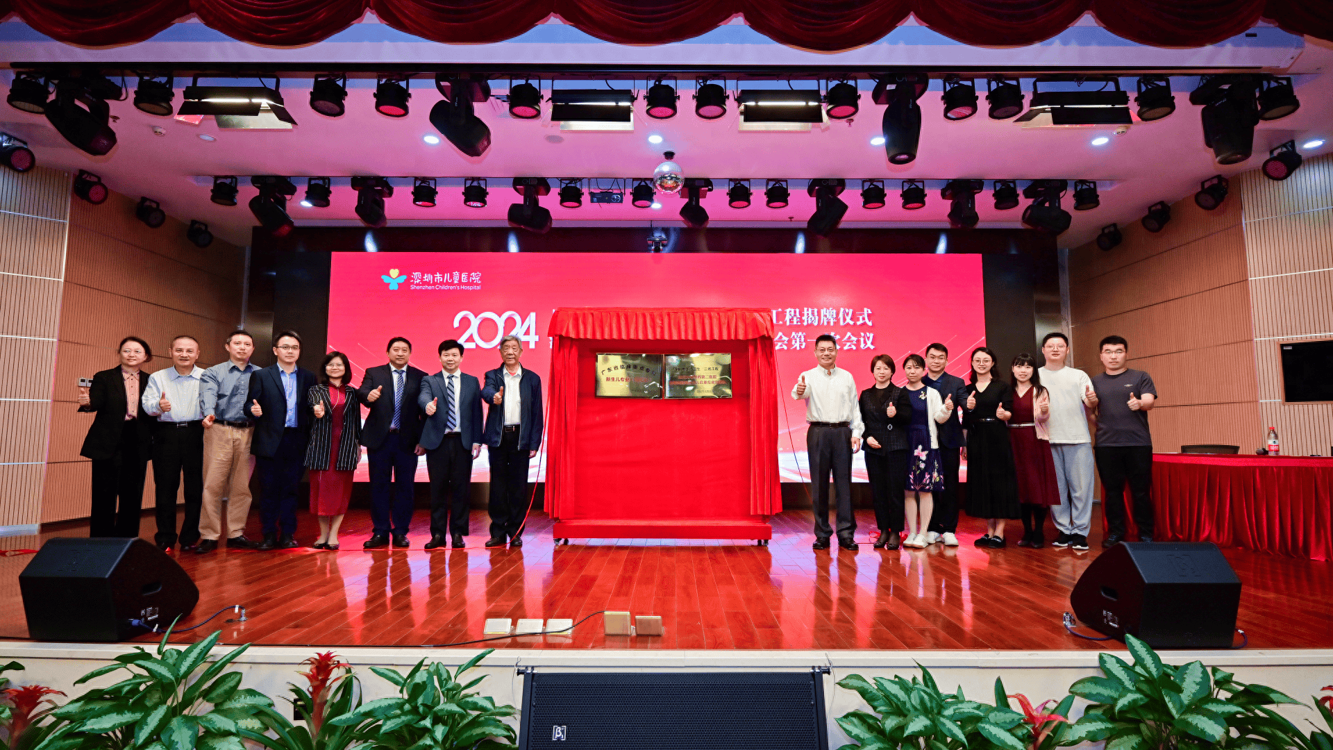 四川大学华西第二医院母得志教授新生儿危重症救治团队