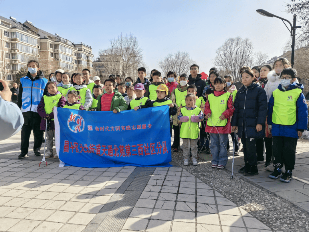 清华长庚医院,金色时光志愿服务队,区供销社志愿服务团队则为社区居民