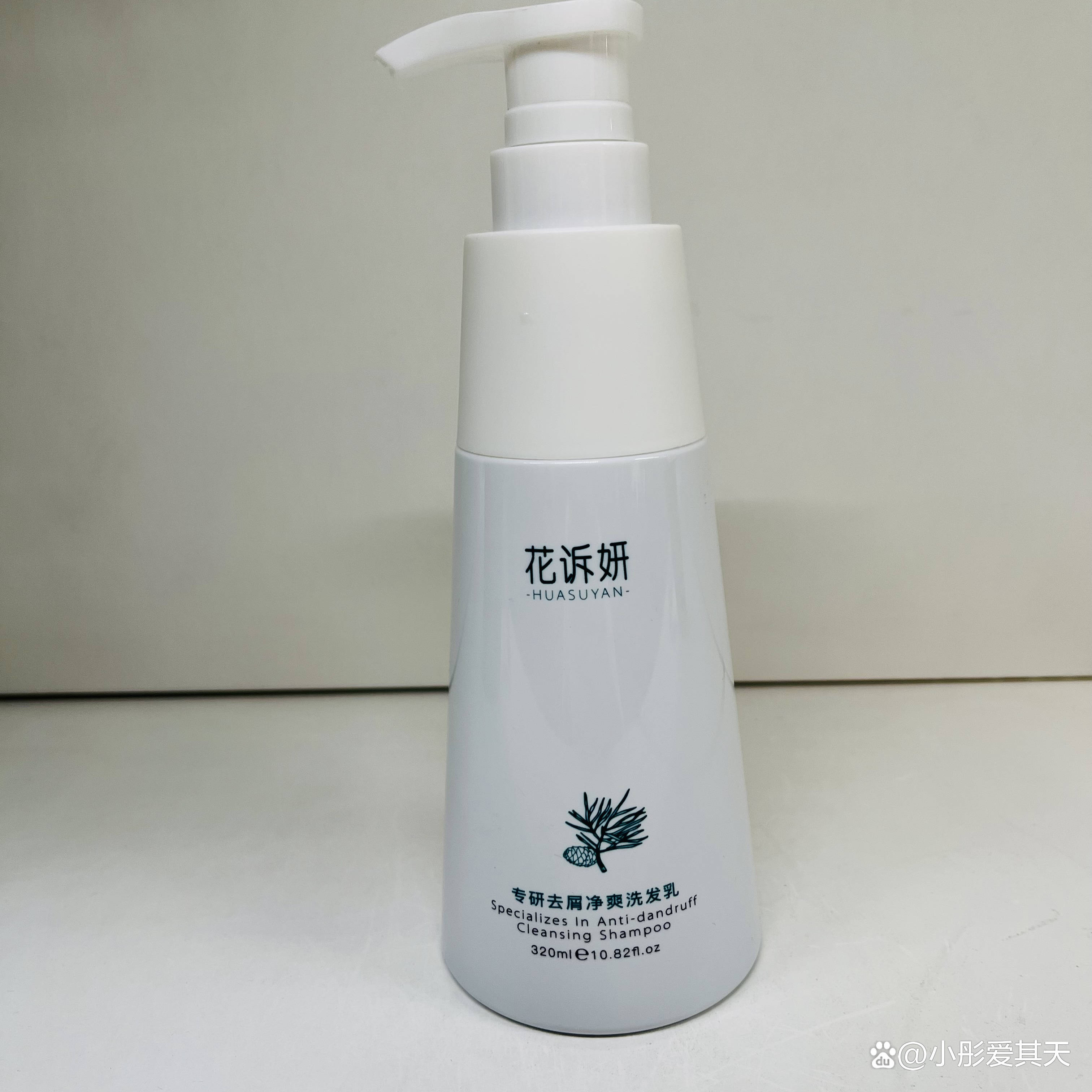 外部因素:干燥的气候,过度洗发,使用刺激性洗发剂或过热的水